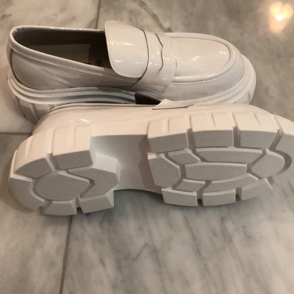 L’Intervale white patent leather size 8 shoes! Lug sole loafers! - Picture 4 of 5